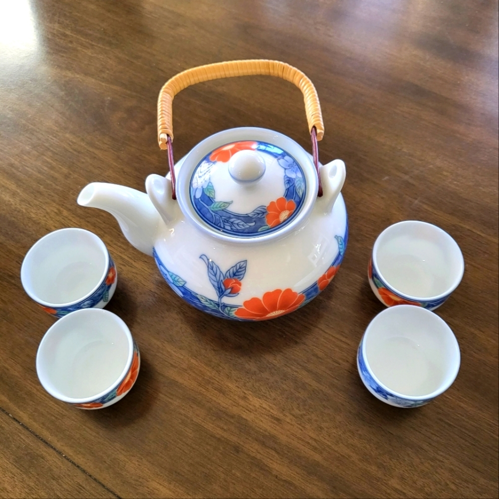 Japanese Sake Serving Set - Ceramic Kettle and 4 Cups